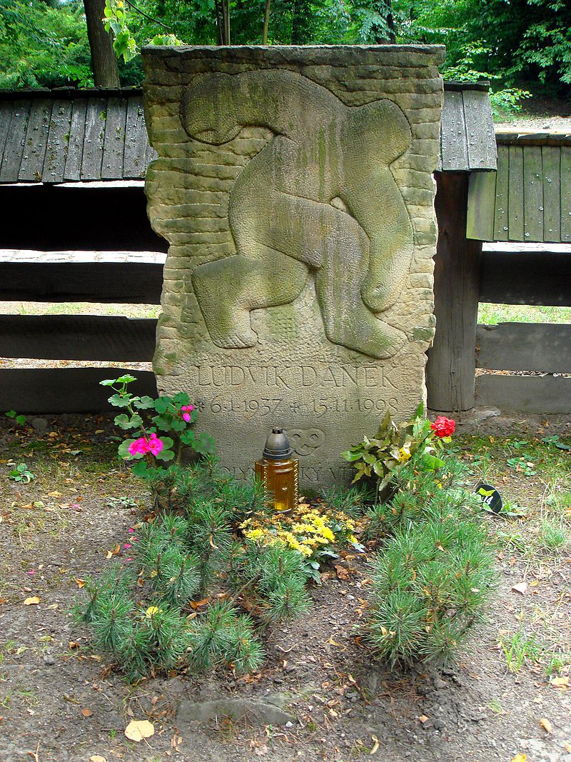 Hrob Ludvíka Daňka v Rožnově pod Radhoštěm