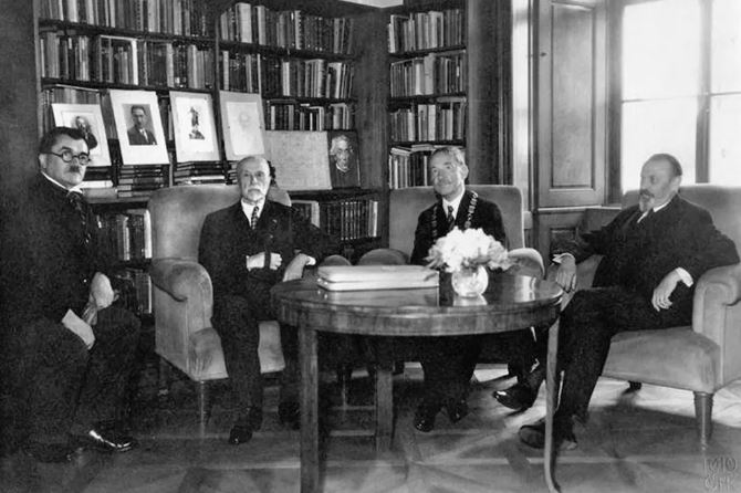 Karel Engliš spolu s T. G. Masarykem, Janem Krejčím a Přemyslem Šámalem, 1935 (foto ČTK)